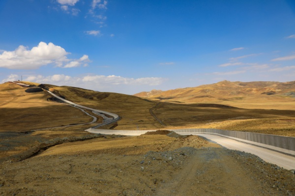 Turkey Iran border wall large